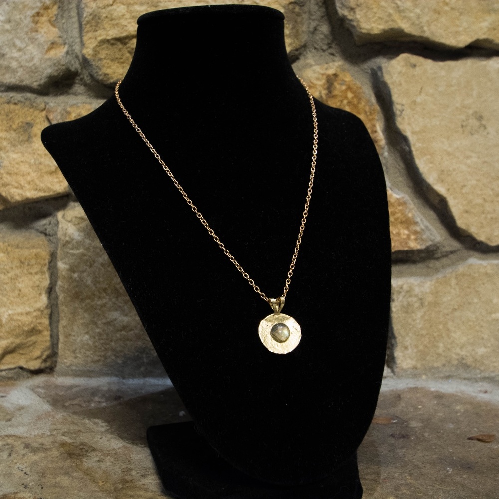 NWT Hammered metal round with labradorite stone